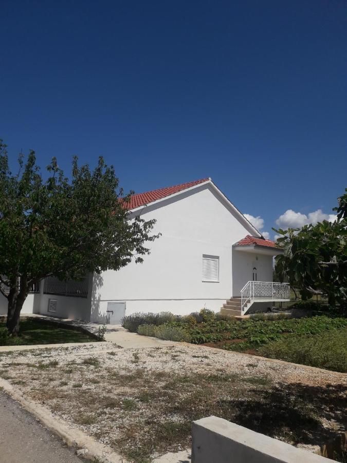 Apartments Mirjana Sukosan Bagian luar foto